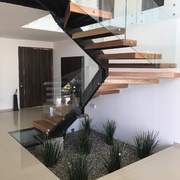 IMPERIUM (VISTA PRINCIPAL DE ESCALERA Y JARDÍN INTERIOR)