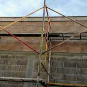 Construcción levantamiento de barda