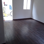 Piso tipo madera de 18x50 en 22 m2