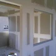 Muro con ventanas