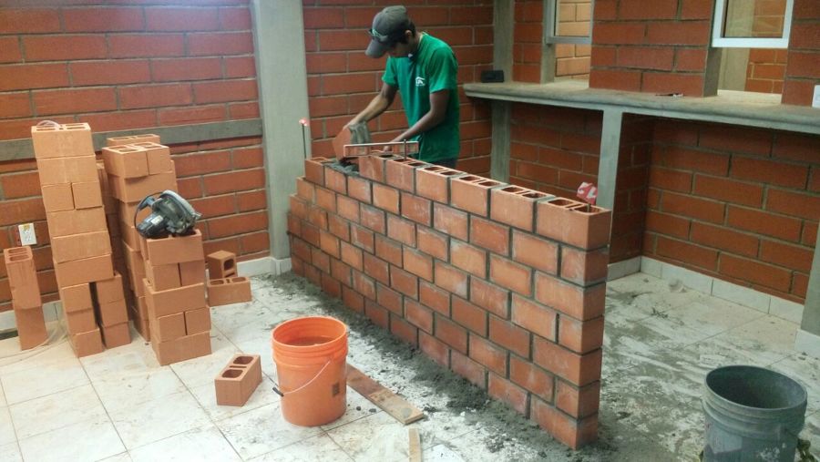 INSTALACION DE MURO DE TABIQUE