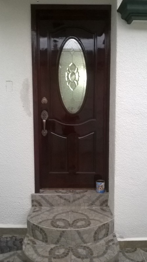 Puerta tablerada en acabado poliuretano