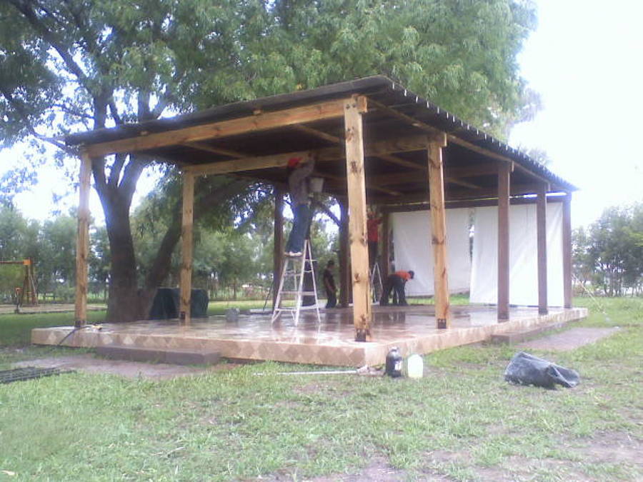 TERRAZA PERGOLADA DE MADERA EN CASA DE CAMPO NUEVO MEXICO