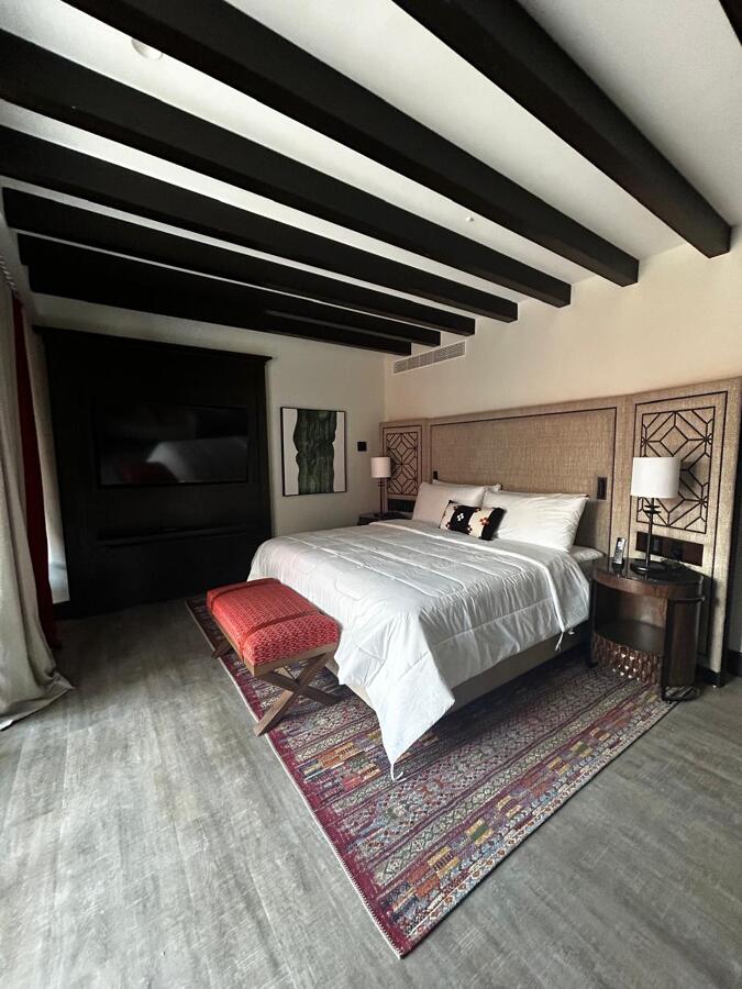 HOTEL 1