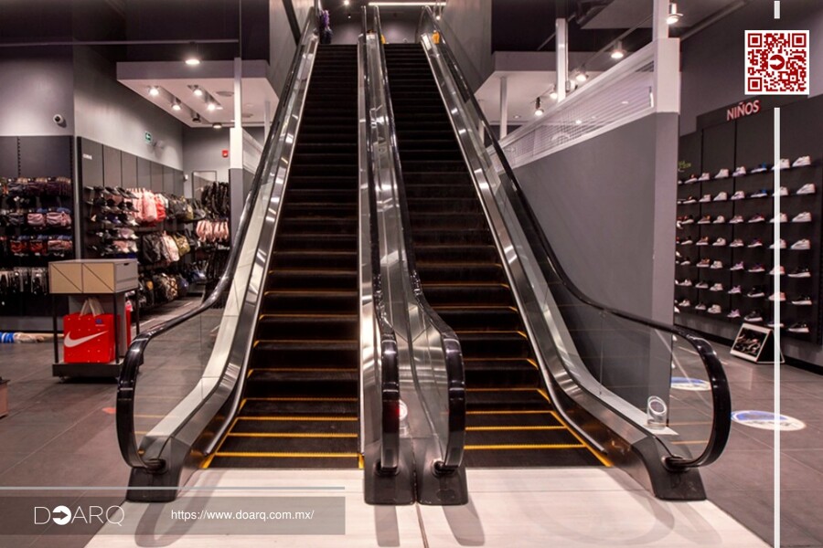 Escaleras Eléctricas en Tienda Deportiva