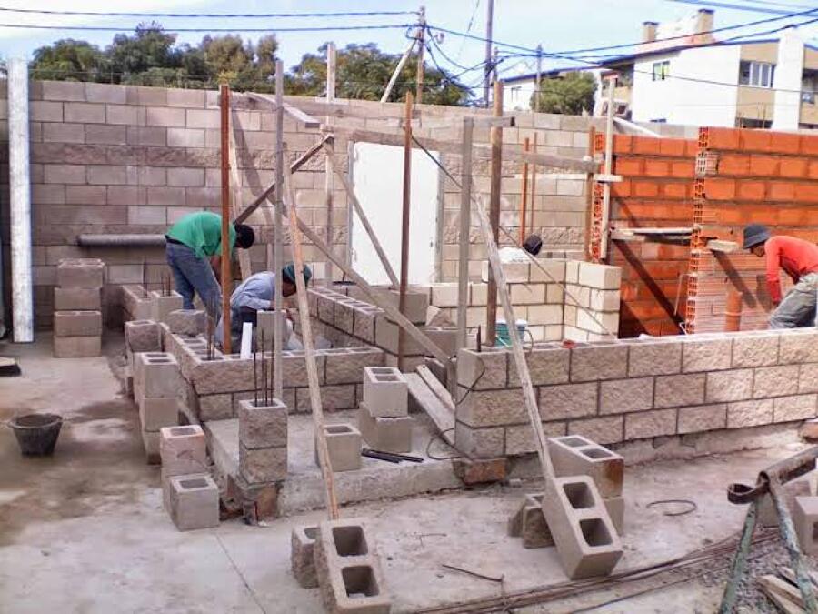 Levantamiento de muros de vivienda