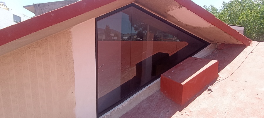 Ventana de aluminio con forma