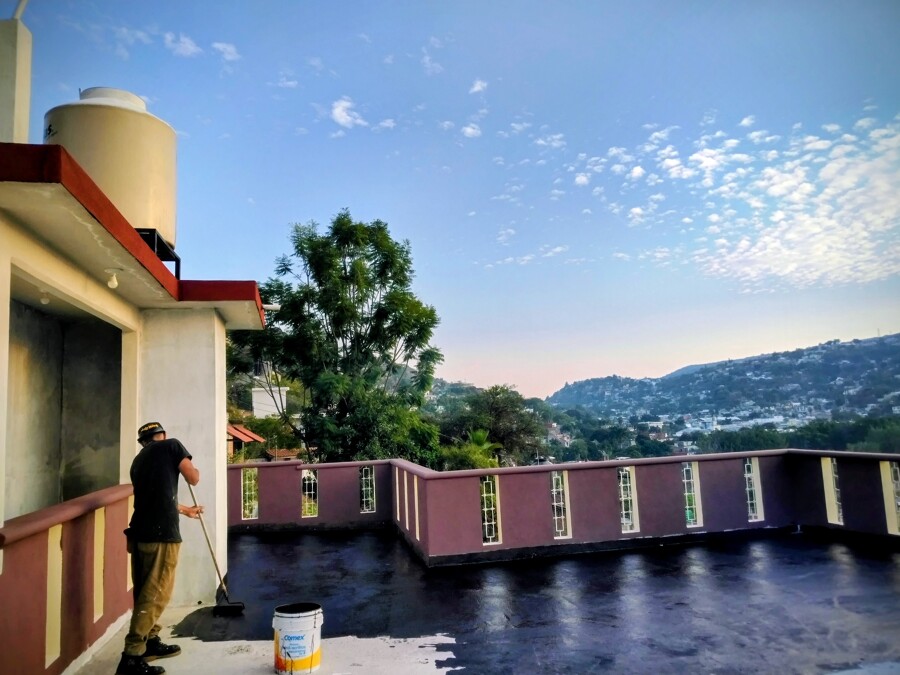 Aplicación de primario asfáltico.