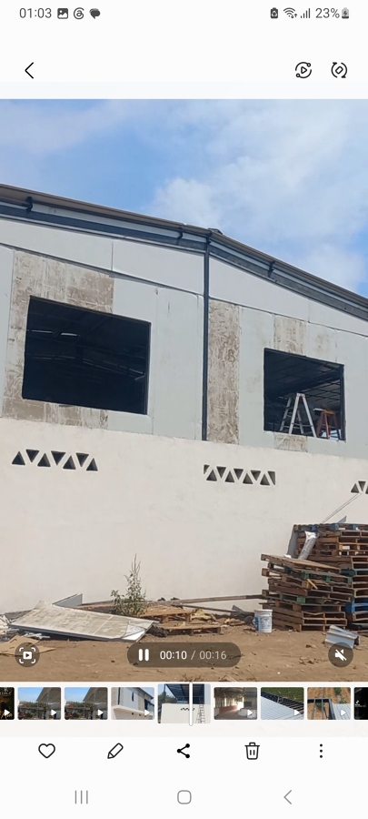 Nave industrial en segundo piso con pergolado en IPR