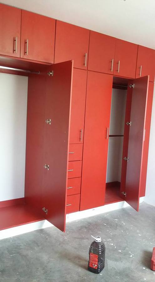Closet Rojo Colonial