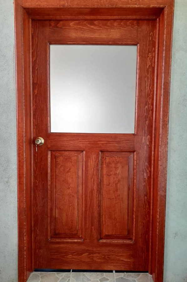 Puerta de Tablero con Vidrio Satinado