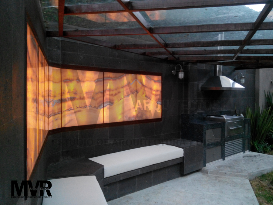 Área de Estancia y Asador en Jardín y Alberca