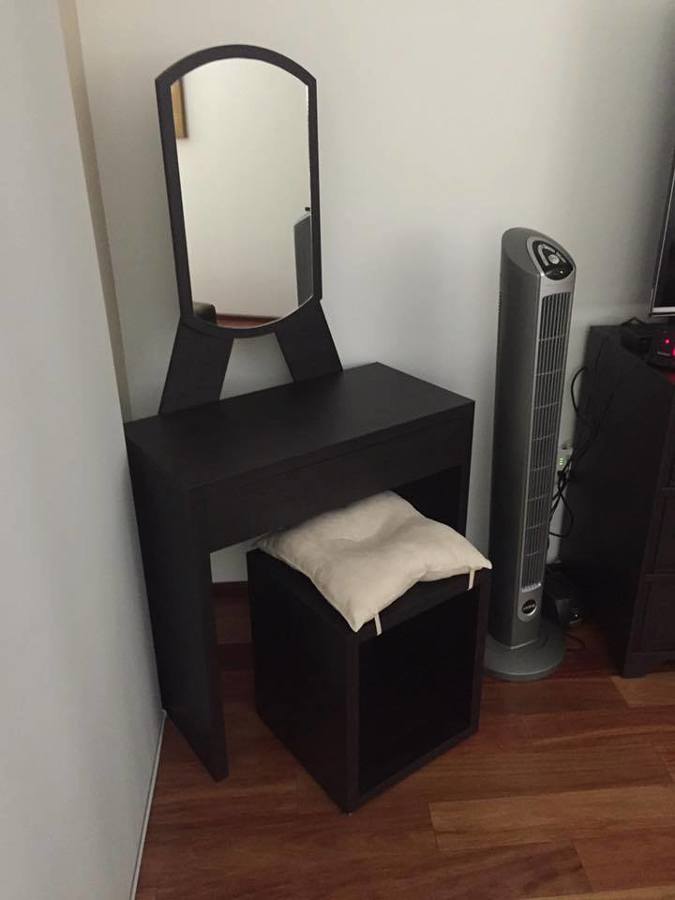 Foto: Tocador y Banco sobre Medida y Diseño de Id Interior Design