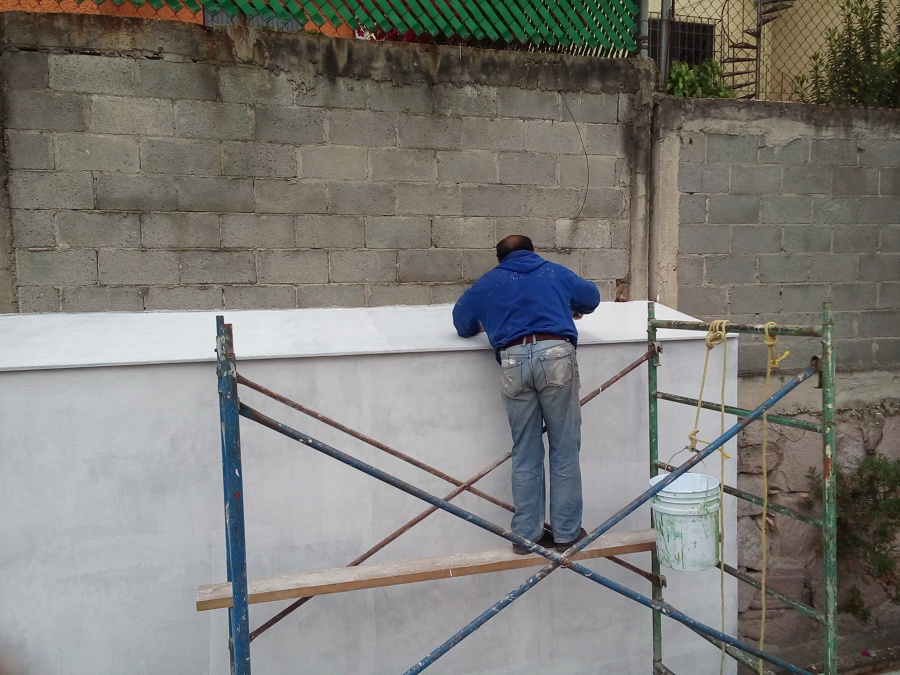 MURO EN COLINDANCIA PARA EVITAR HUMEDAD DE TERRENO VECINO