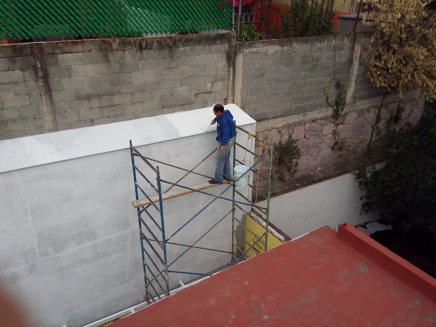 MURO EN COLINDANCIA PARA EVITAR HUMEDAD DE TERRENO VECINO