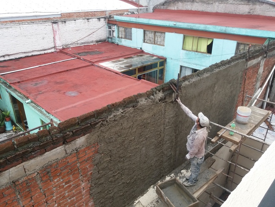 Aplanado de muro Casa Col Electricistas