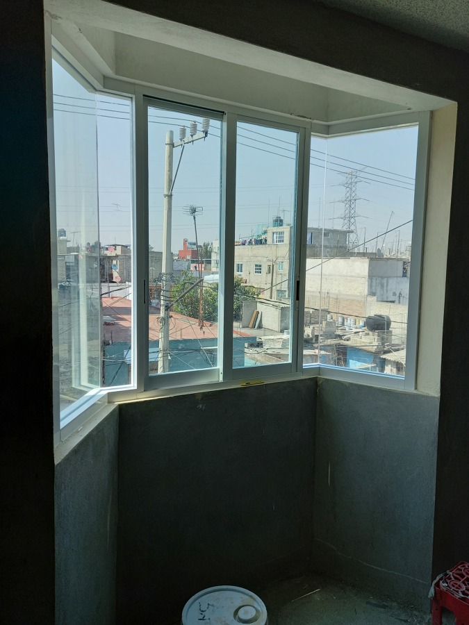 Ventana en escuadra