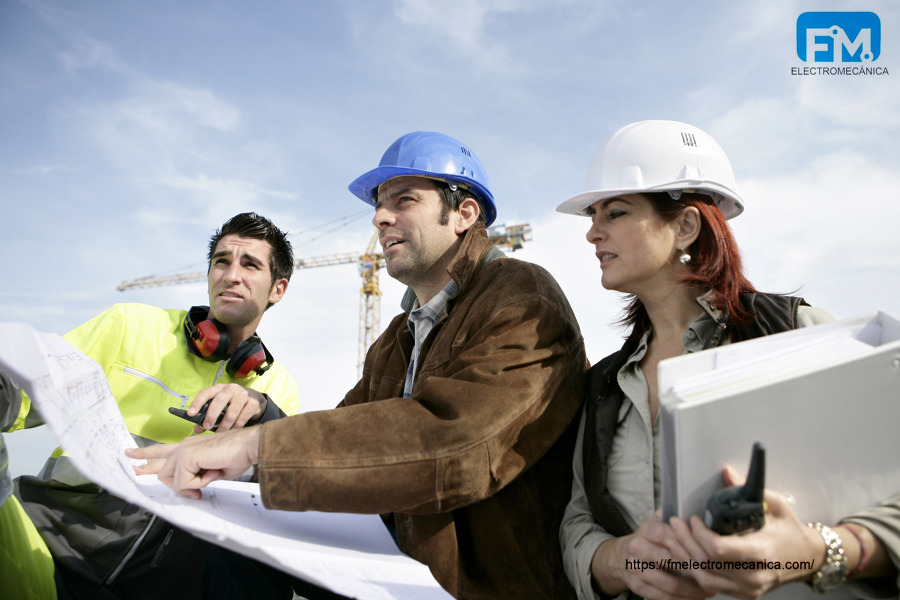 equipo tecnico en campo