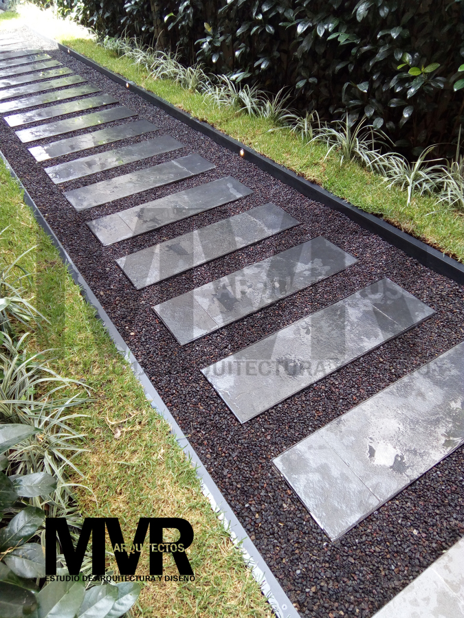 Pasillo Andador en área de jardín