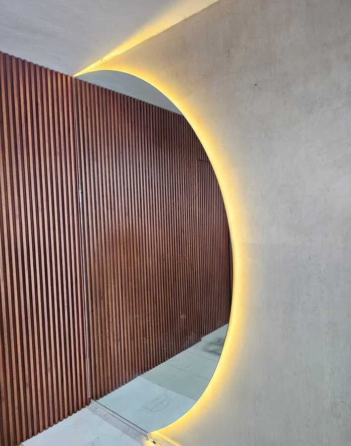 suministro y colocación de espejo decorativo con luz led