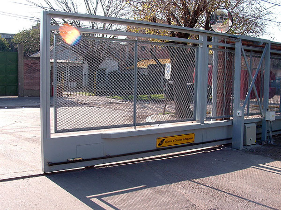 Fabricacion de porton telescopico industrial