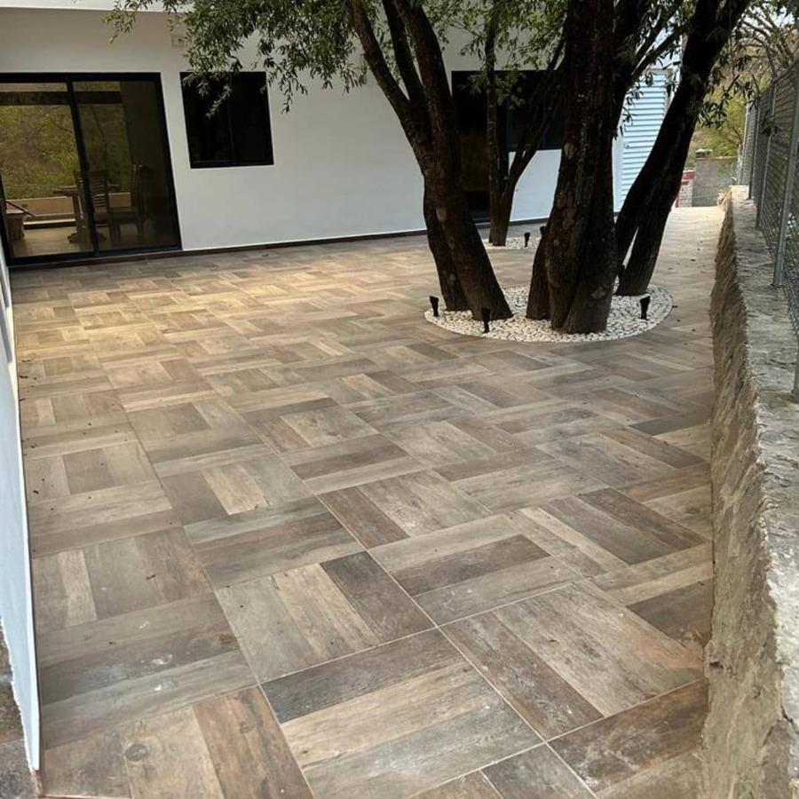 Espacio exterior de carácter natural y refinado