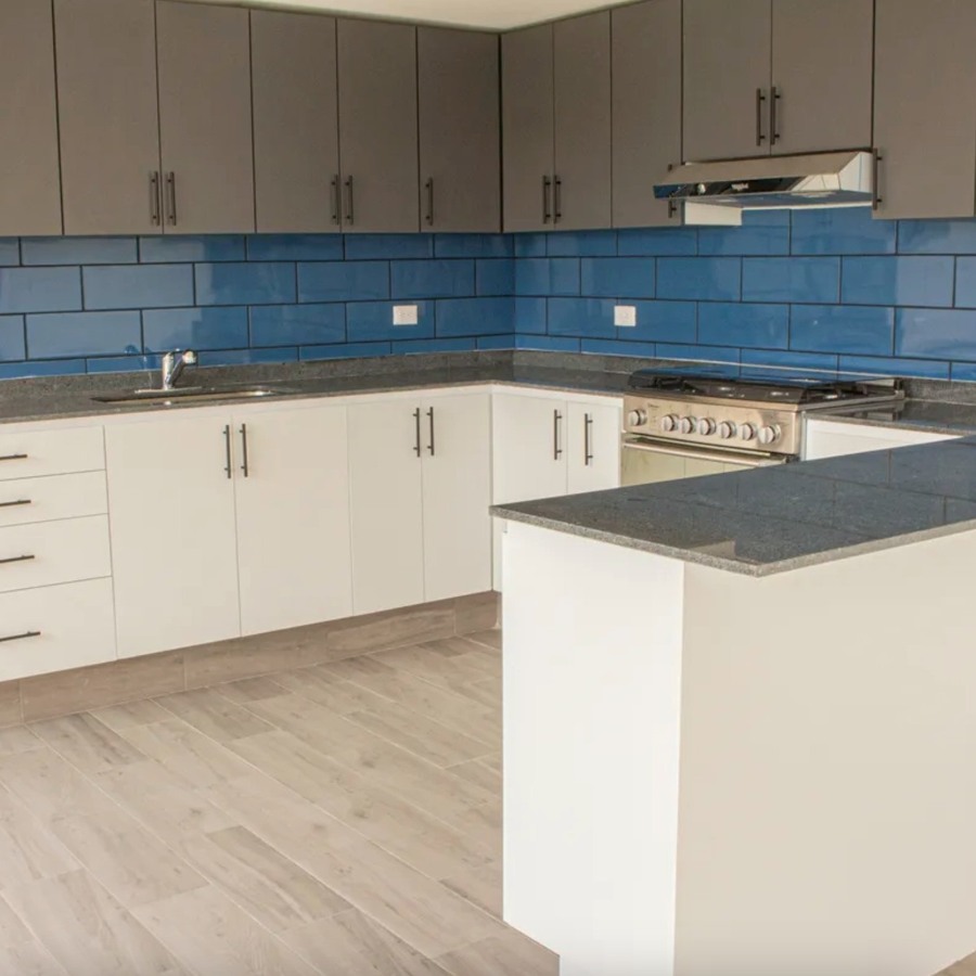 Cocina equipada con barra y gran capacidad