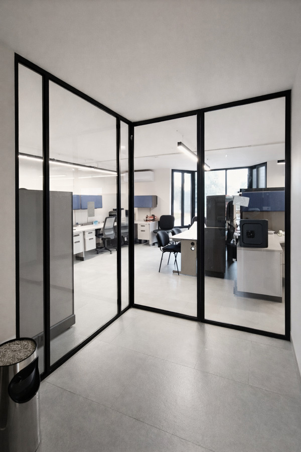 Cancel corredizo en aluminio color negro y cristal claro 6 mm templado