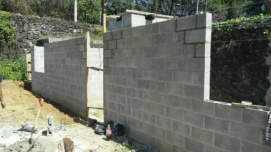 Muro hueco de carga colado y armado interior de casa-habitacion