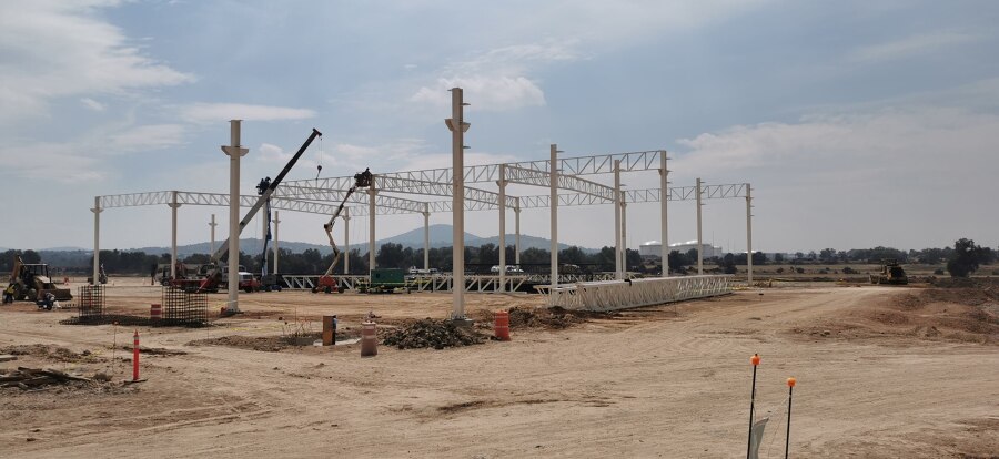 Hincado de columnas metálicas y montaje de estructura