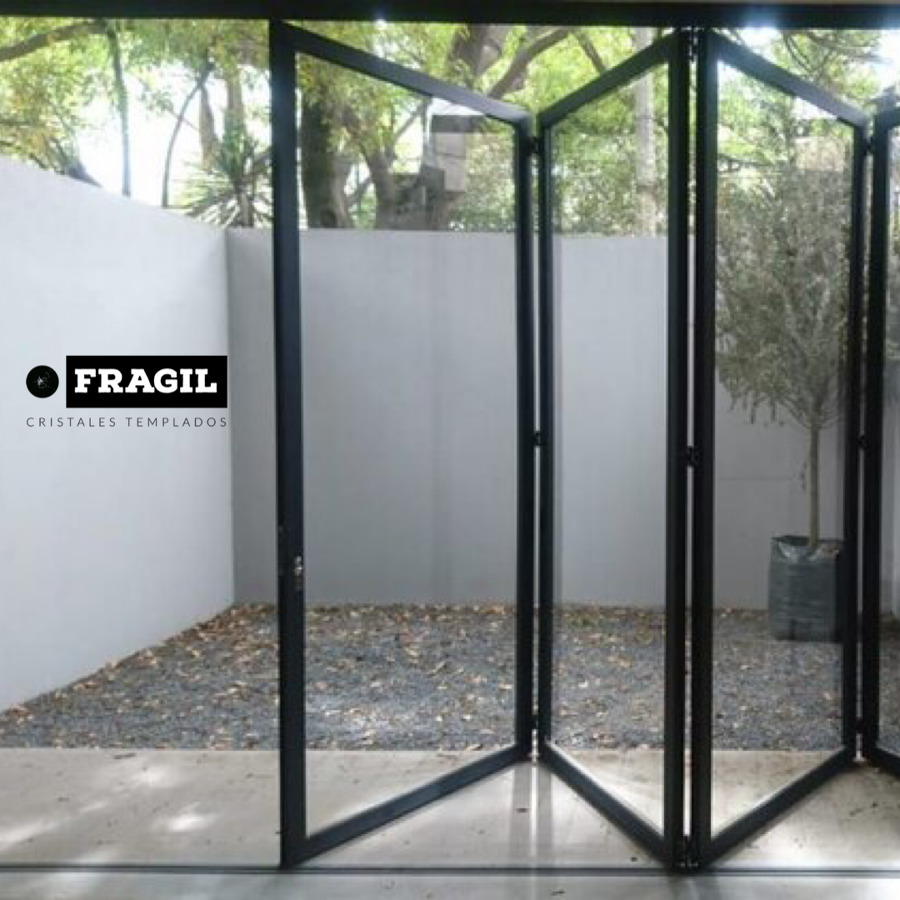 Cancel plegadizo en patio
