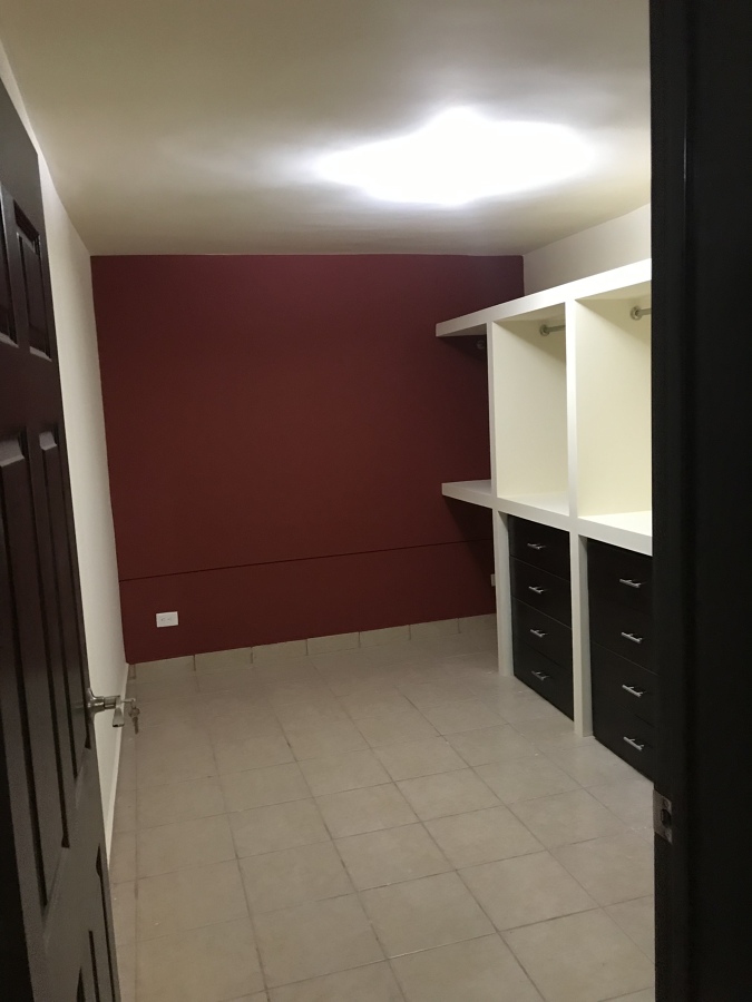 Elaboración de closet de tablaroca enyesado de muros y pintado asi mismo elaboracion e instalación de puerta pintada