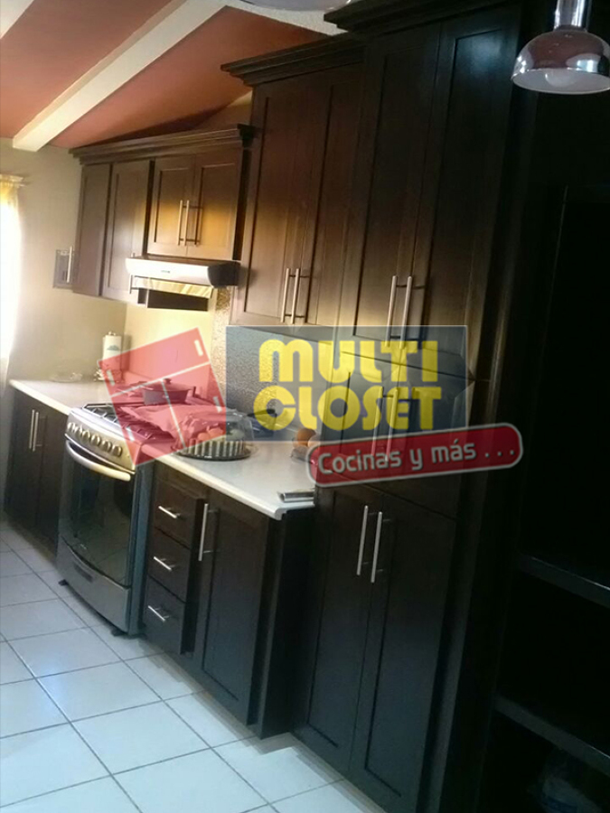 Cocina a base de muroblock y puertas de pvc