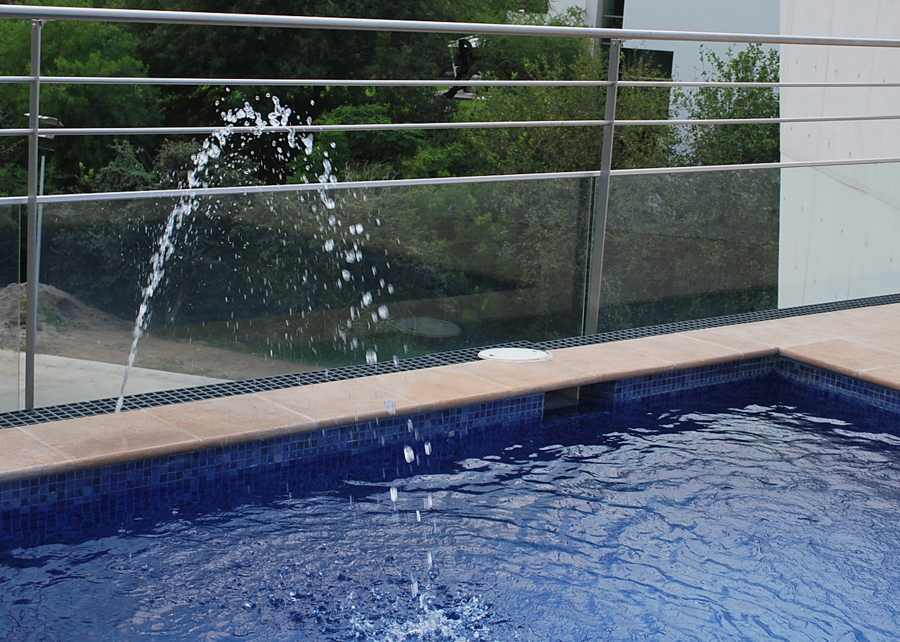 Barandal de Acero Inoxidable y Vidrio Detalle