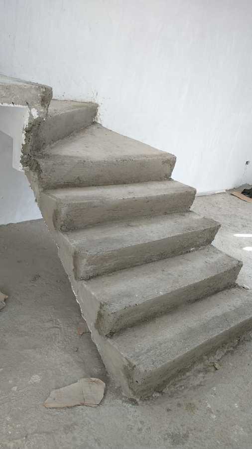 Reparación de peralte y huellas en escaleras.