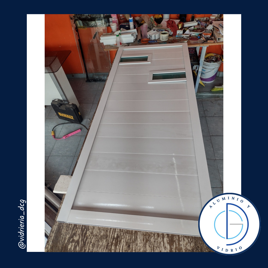 Puerta de aluminio para baño.