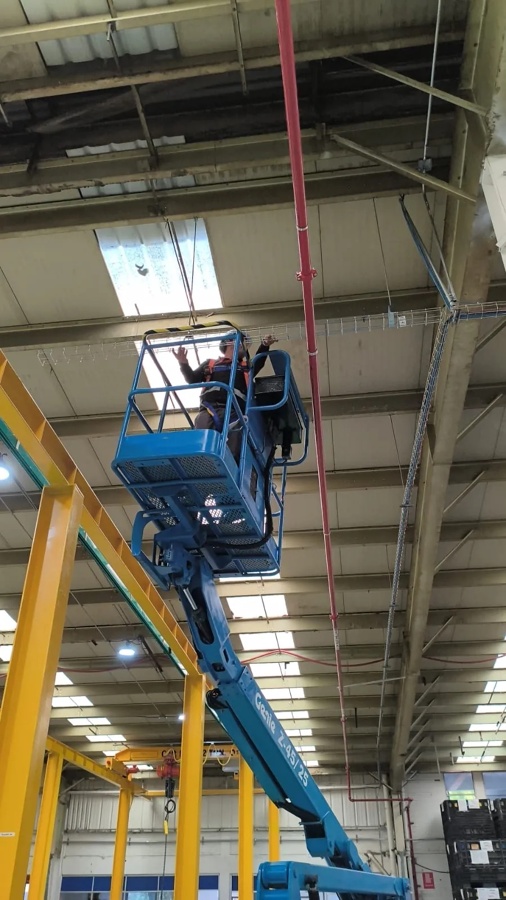 Charola de cableado en planta