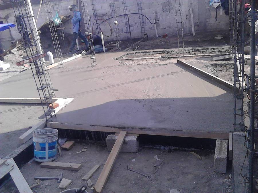 Colado de piso firme.