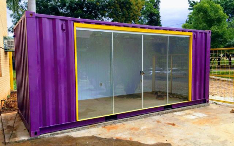 Local comercial con contenedor marítimo