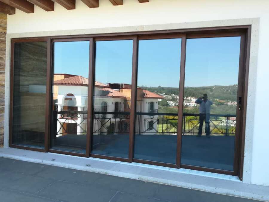 Puerta corredera tipo pocket