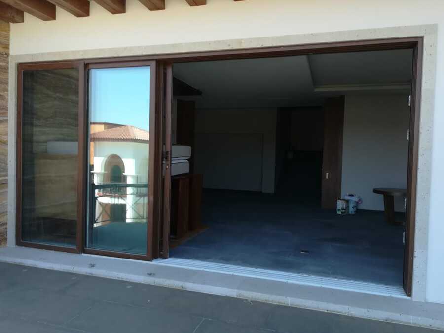 Puerta corrediza tipo pocket Kömmerling (apertura amplia)