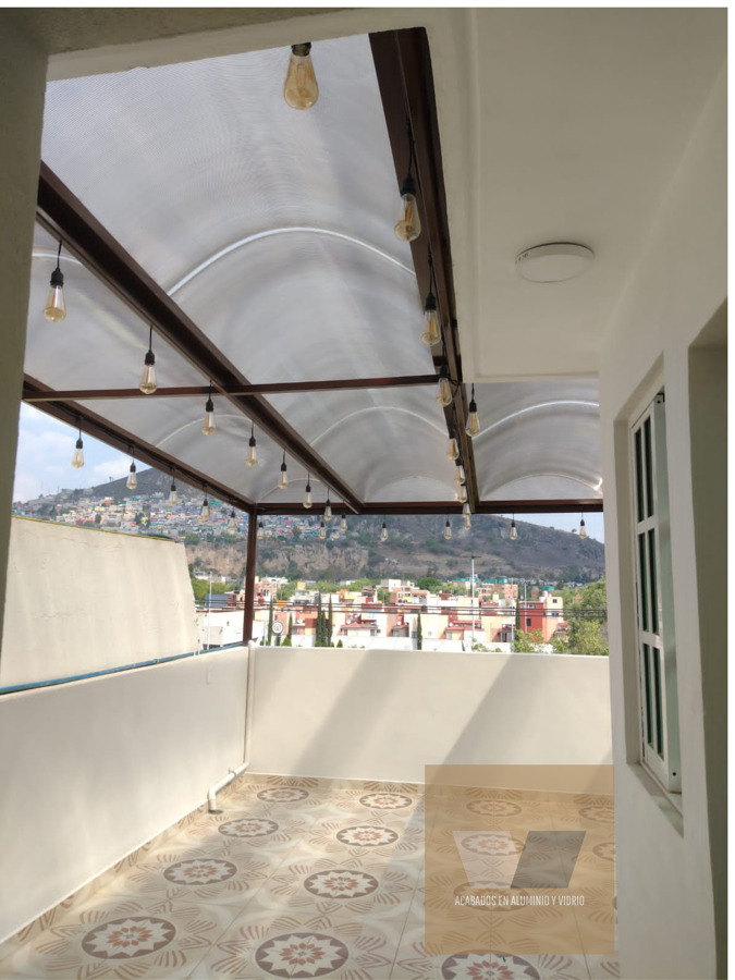 Domo de policarbonato en curva