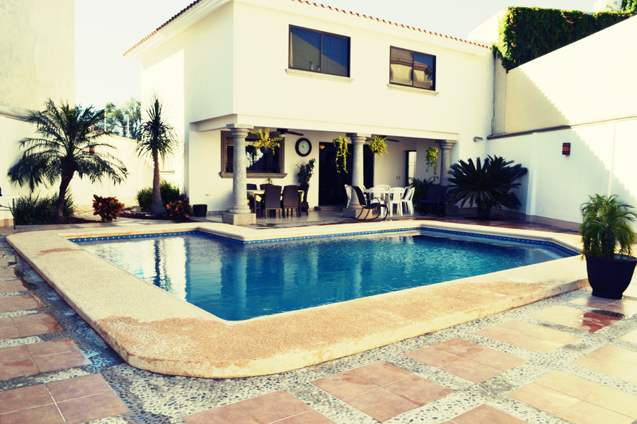 Alberca en forma de "L"