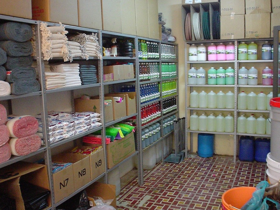 Bodegas de materiales bien surtida