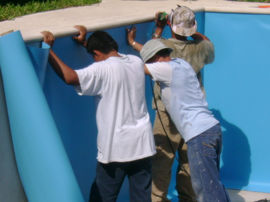 CONSTRUCCION DE ALBERCA CON FORRO DE GEOMEMBRANA DE PVC. 