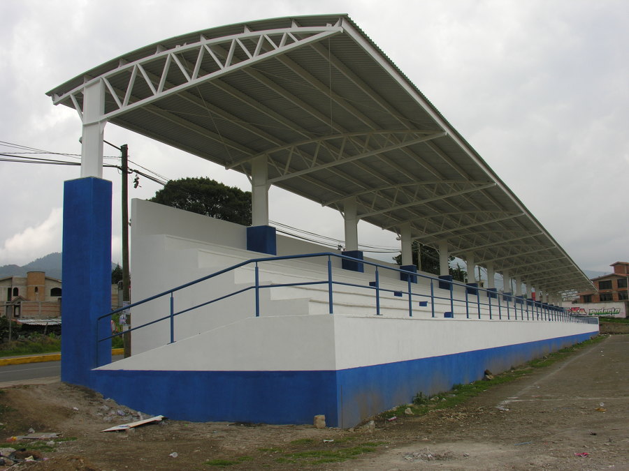 Foto: Fabricación y Montaje de Estructura para Cubierta en Gradas de