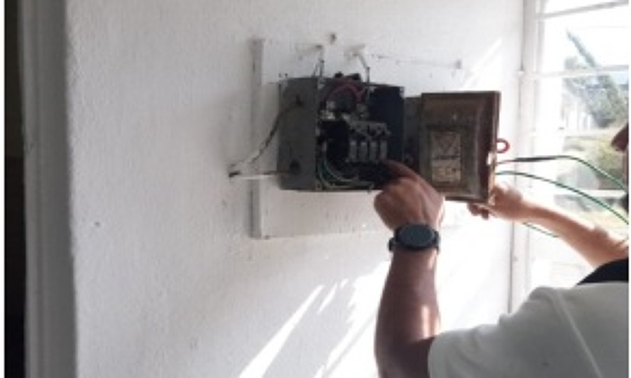 MANTENIMIENTO  Y COLOCACIÓN DE INSTALACIONES ELÉCTRICAS