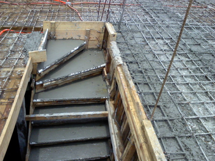 ESCALERA COLADA MONILITICAMENTE CON LOSA 