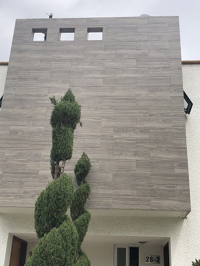 Trabajos de remodelación de fachada en Los Héroes Técámac Bosques