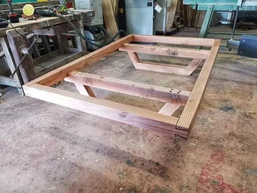 Base cama flotantes